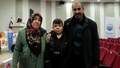 16 Yaşındaki Genç, Babasının Böbreğiyle Yaşama Tutundu