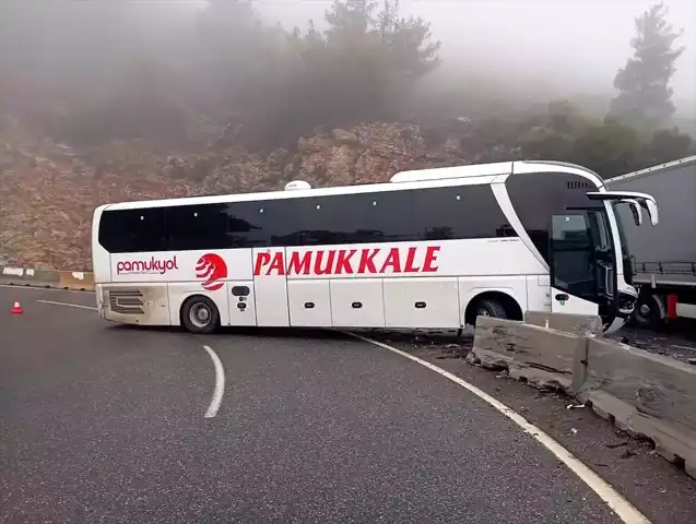 Sağanakta Kaza: 5 Yaralı